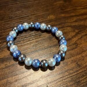 Elastic beaded bracelet